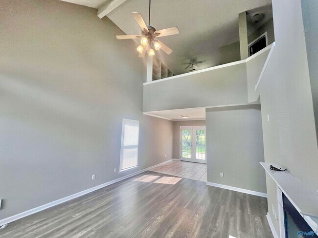 Foto del edificio - 102 Yellowwood Ct
