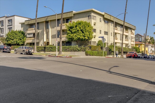 Building Photo - 360 S Kenmore Ave