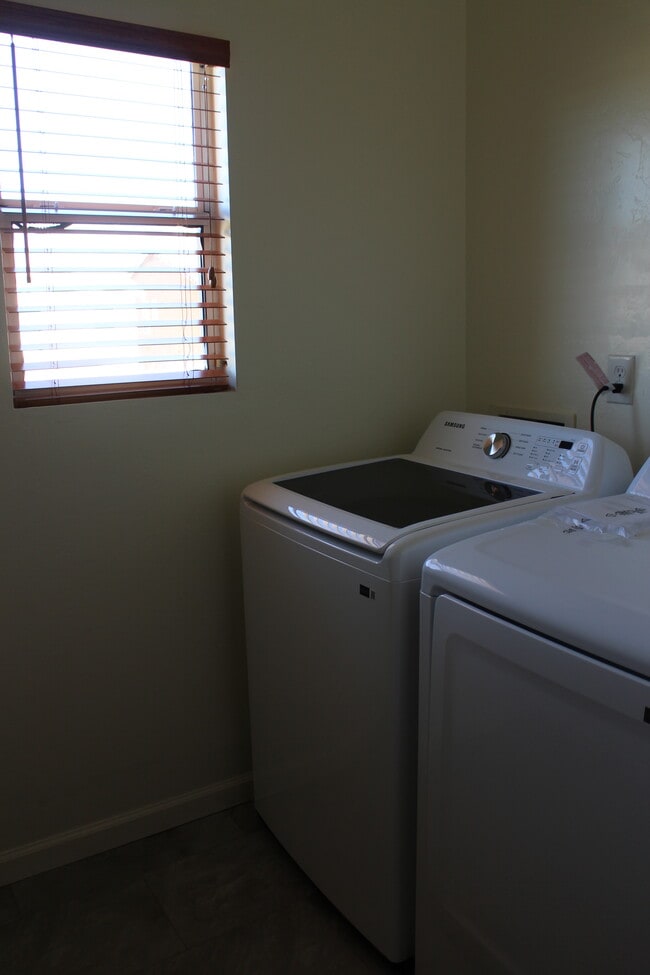 Building Photo - 4190 E Deer Dancer Way