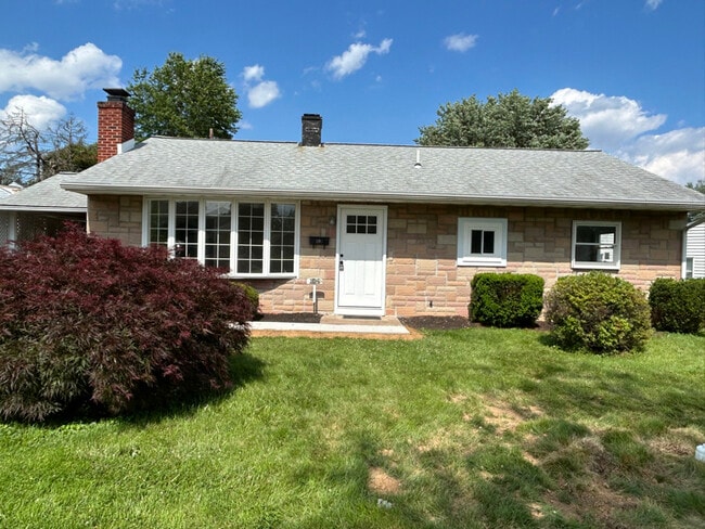 Building Photo - 104 Elmwood Rd