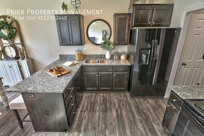 Building Photo - Reserve Townhome - Available June 23rd