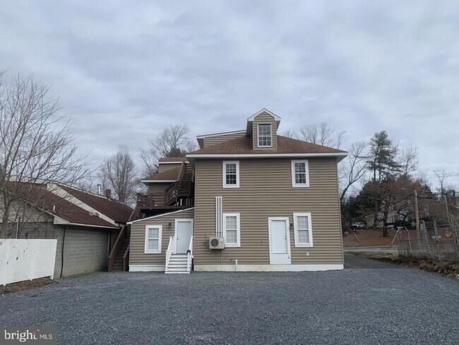 Building Photo - 9829 Solomons Island Rd