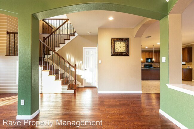 Building Photo - 4 br, 2.5 bath House - 4009 Meadow Bluff Way