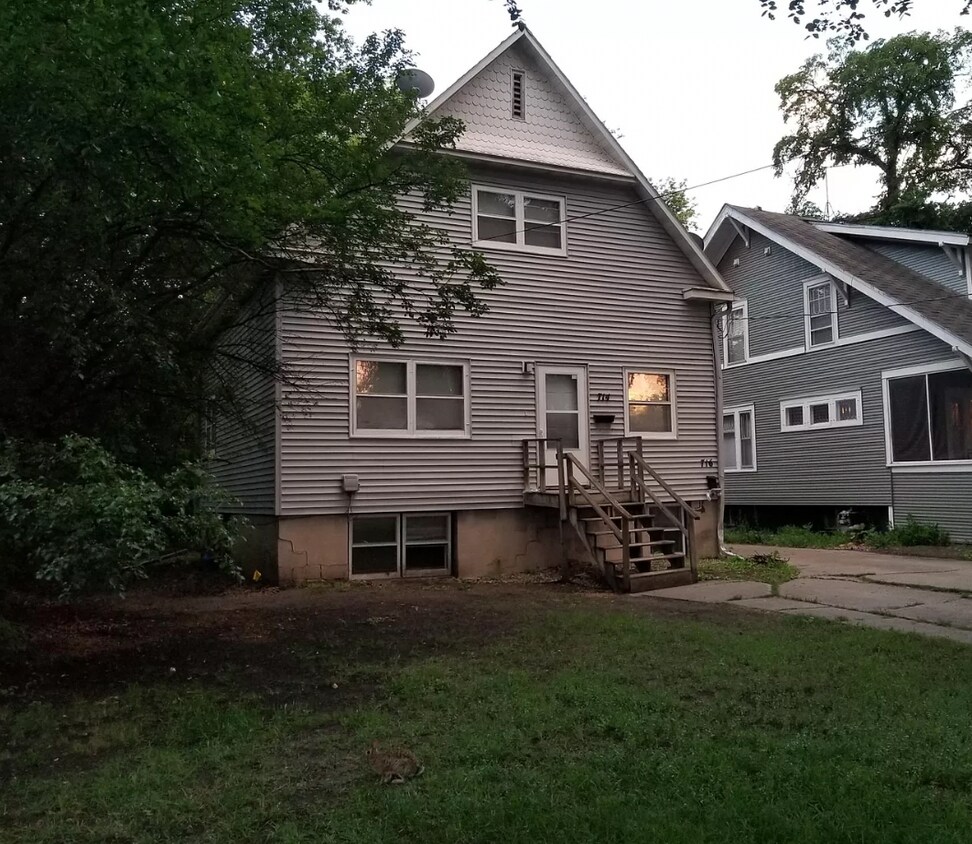 Frente de la casa - 714 11th Ave N