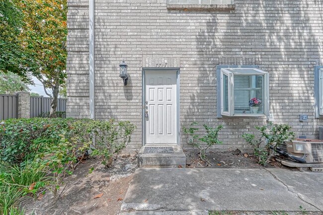 Building Photo - 7717 Cambridge St