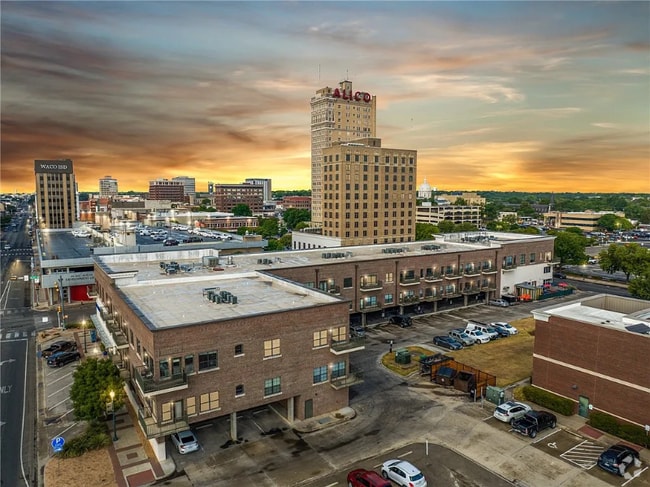 Building Photo - 330 Austin Ave