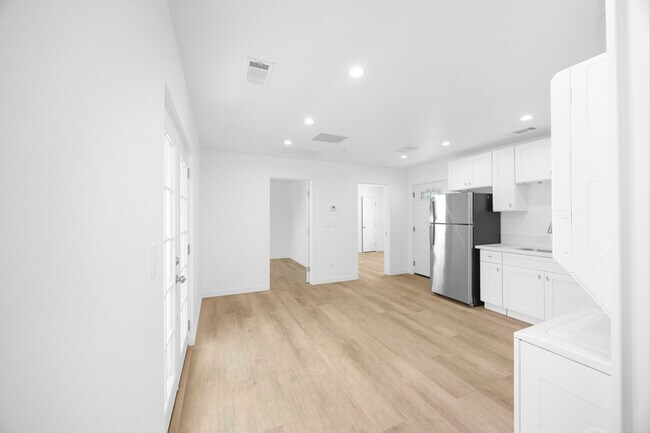 Foto del edificio - 308 N Catalina Ave