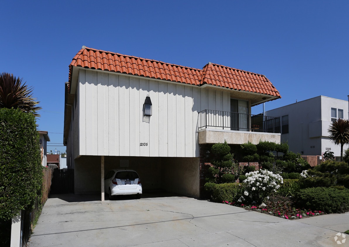 Primary Photo - 12105 Pacific Ave