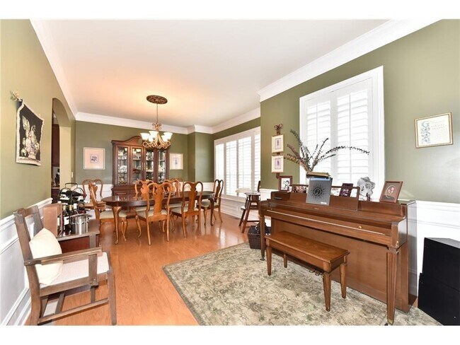 Building Photo - 10740 Brunson Dr