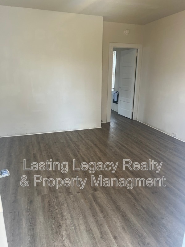 Foto del edificio - 1016 W 13th St