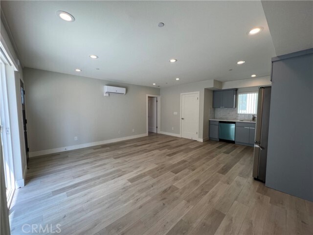 Building Photo - 2735 S La Brea Ave