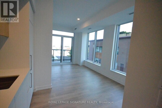 Photo du bâtiment - 1100 Sheppard Ave W