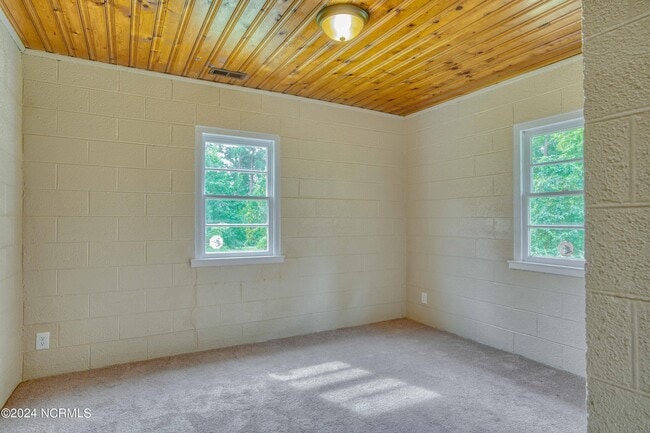 Building Photo - 705 Riggs Rd