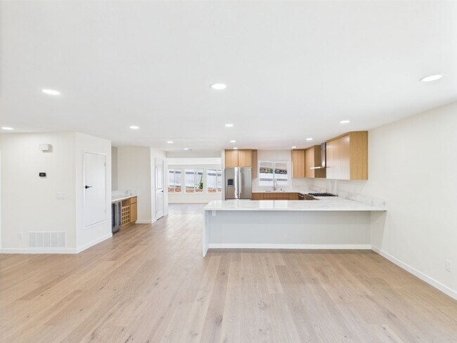 Building Photo - Real Saet - Olive Ave &amp; Passion Court