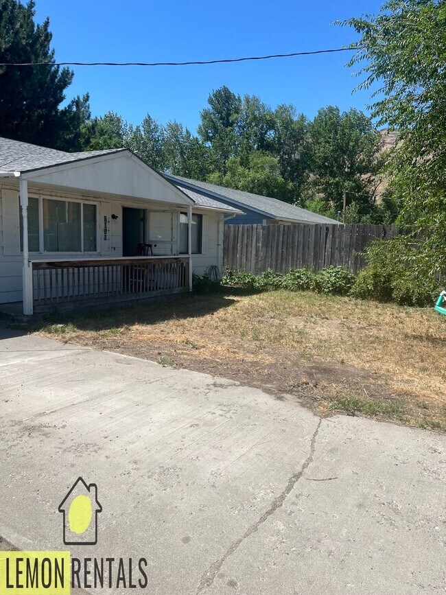 Foto del edificio - 3 bedroom house in Oroville $1,200/month