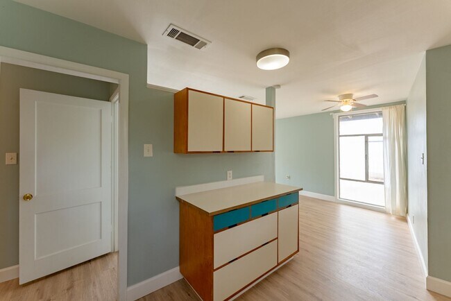 Foto del edificio - Cozy 3BD/2BA Brick Home in Vibrant Northea...