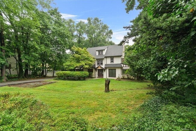 Building Photo - 11 Brookside Cir