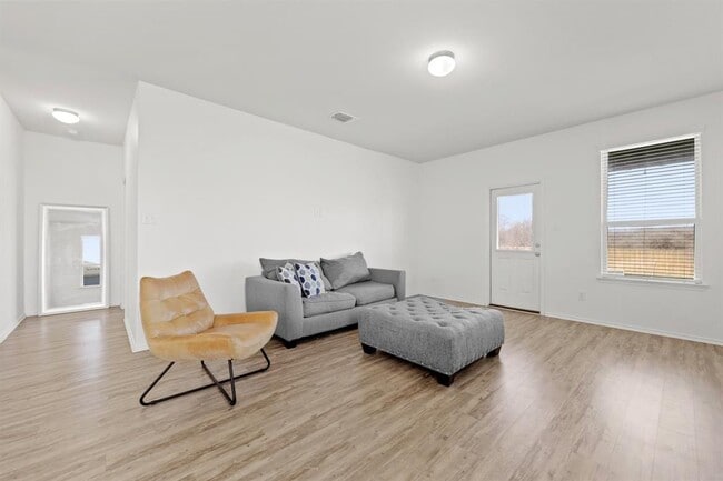 Building Photo - 240 Bedford Falls Ln