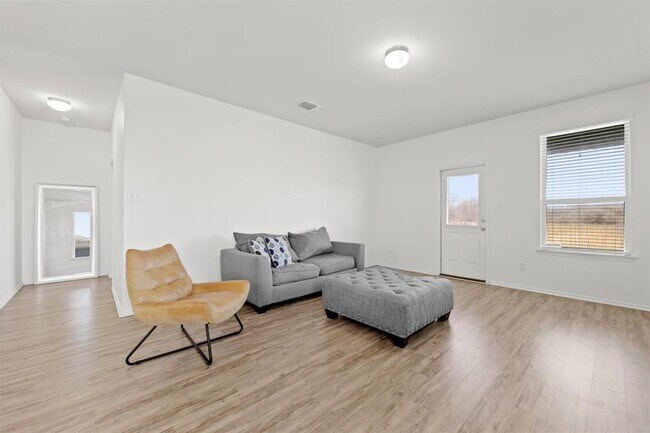 Foto del edificio - 240 Bedford Falls Ln