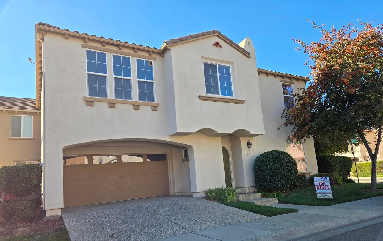 Foto principal - 5435 Knotty Pine Way