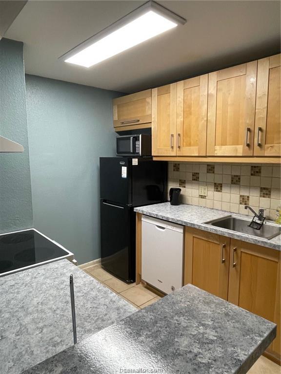 Foto del edificio - 904 University Oaks Blvd