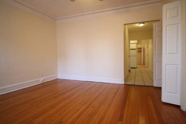 Foto del edificio - 7628 N Rogers Ave