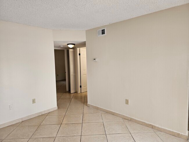 Foto del edificio - 1235 NW 6th St