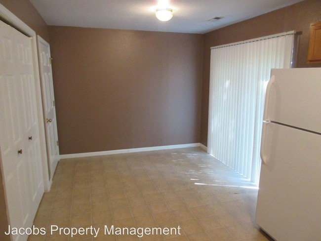 Building Photo - 430 NE Park Ln