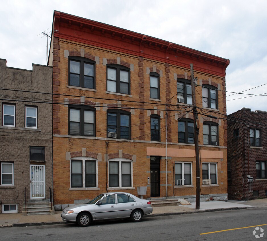 Building Photo - 65 Malvern St