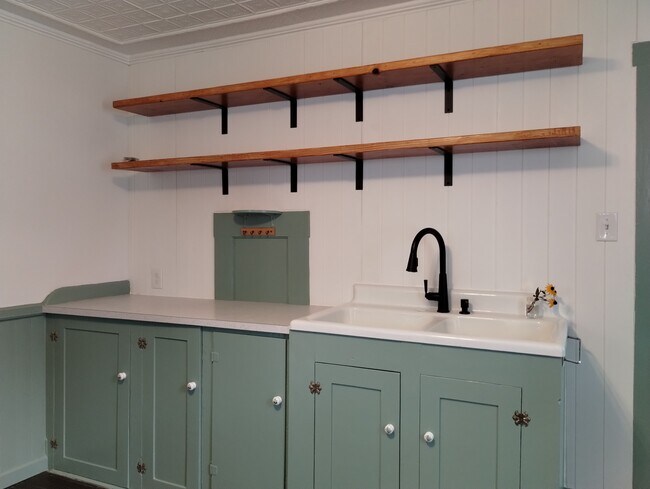 Building Photo - 41 N Spring St