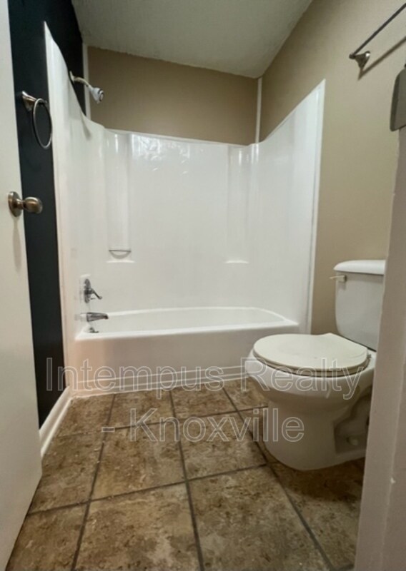 Building Photo - 328 Dahlia Dr