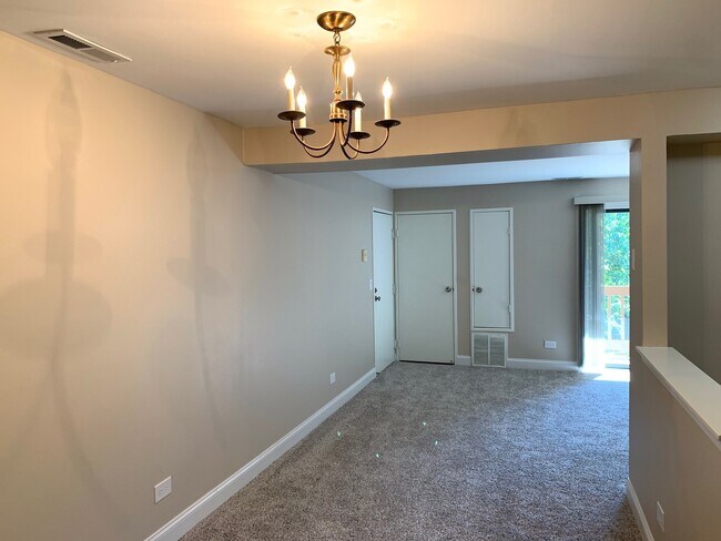 Building Photo - 2226 Abbeywood Dr