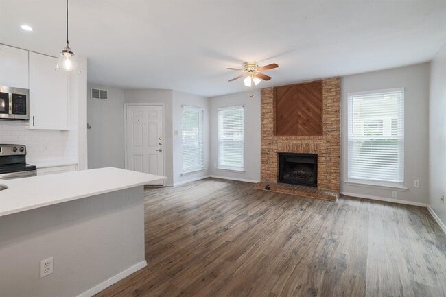 Building Photo - 10616 Mellow Meadow Dr