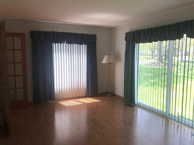Foto del edificio - 1058 Fremont Ct W