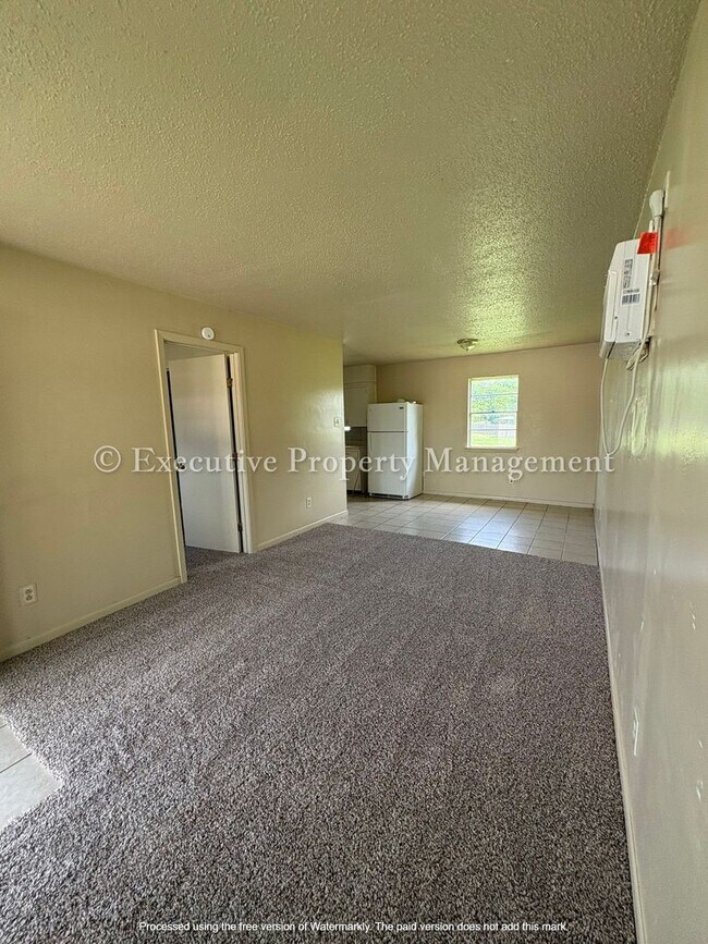 Building Photo - 410 Sunset Ln