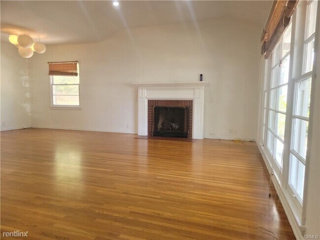 Building Photo - 2 br, 1 bath House - 10957 Pickford Way