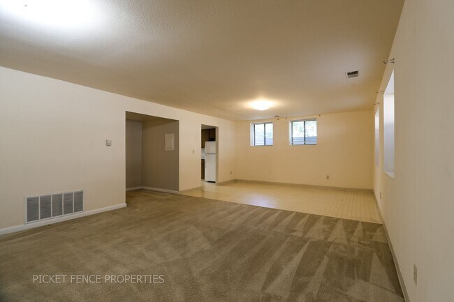 Building Photo - 533 14th Ave