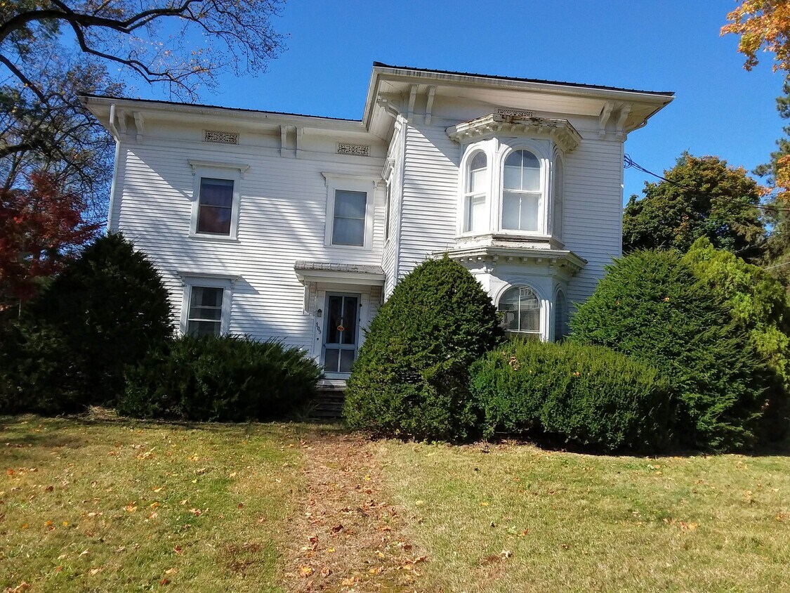 2 Leahey Ave Unit 2A, South Hadley, MA 01075 Apartments in South