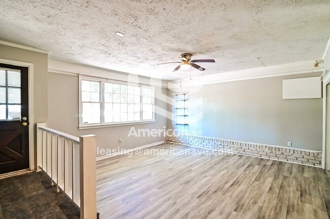 Building Photo - 57 Newport Dr