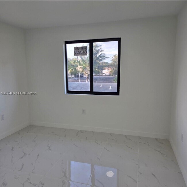 Foto del edificio - 2729 NW 44th St
