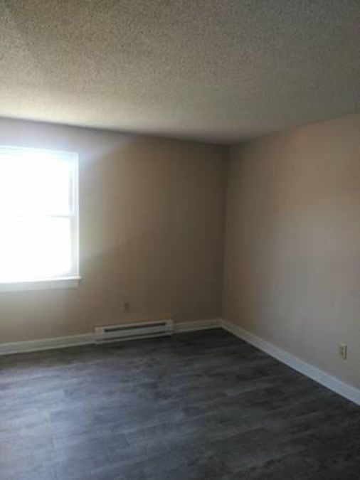 Building Photo - 3 Bedroom Town House