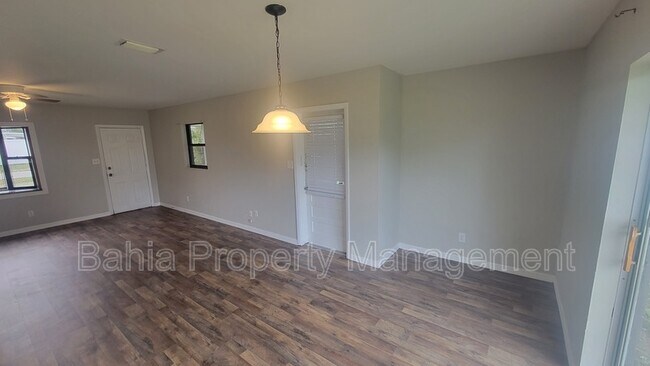 Foto del edificio - 10003 N Connechusett Rd