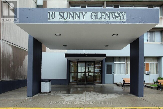 Photo du bâtiment - 507-10 Sunny Glenway