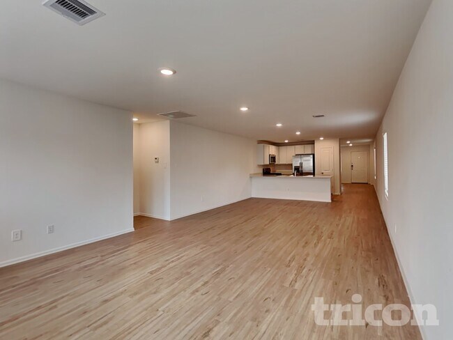 Foto del edificio - 3214 Holly Stokes Wy