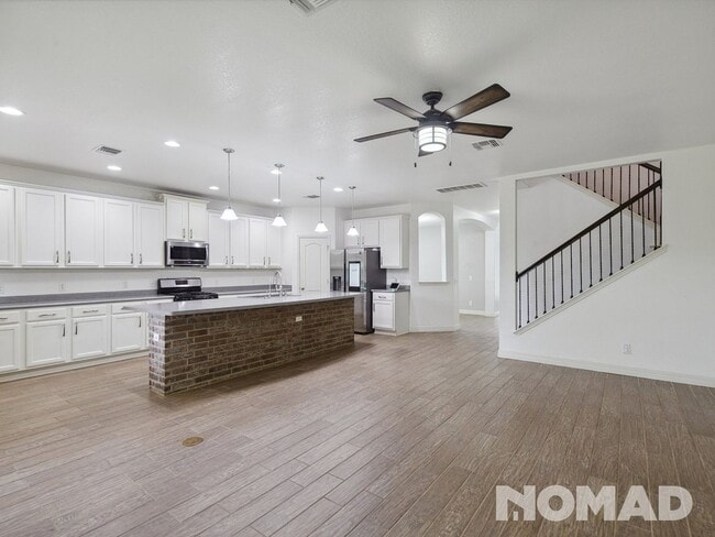 Building Photo - 4 Bedroom Single Family Home in New Braunfels