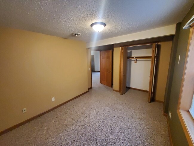 Building Photo - 506 N Kilbourn Ave