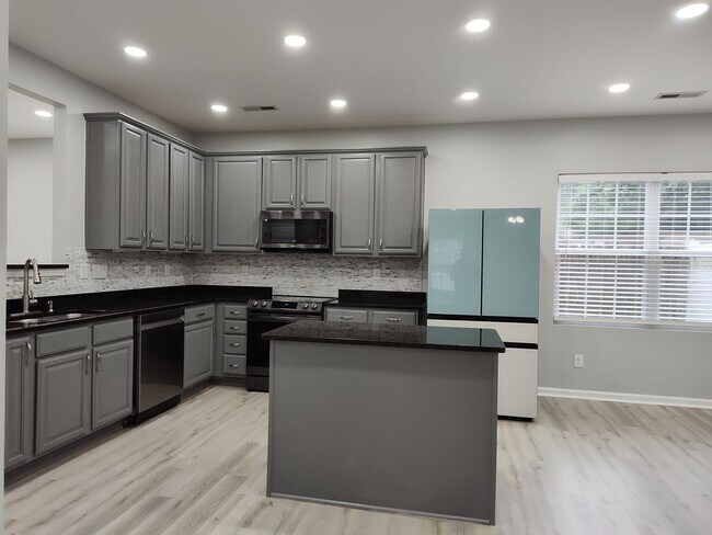 Foto del edificio - Move-in ready Home located in the Jones Br...