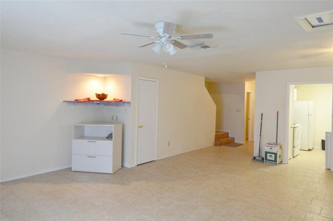 Building Photo - 8405 Wilcrest Dr