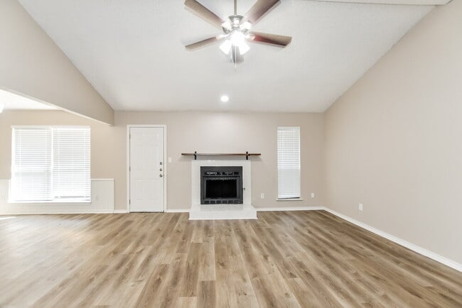 Building Photo - 308 Southlake Dr