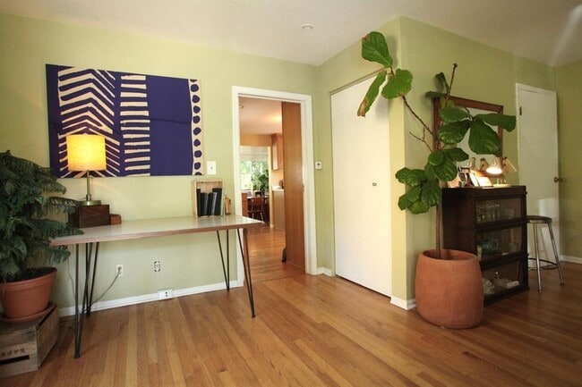 Building Photo - 337 Beakes St